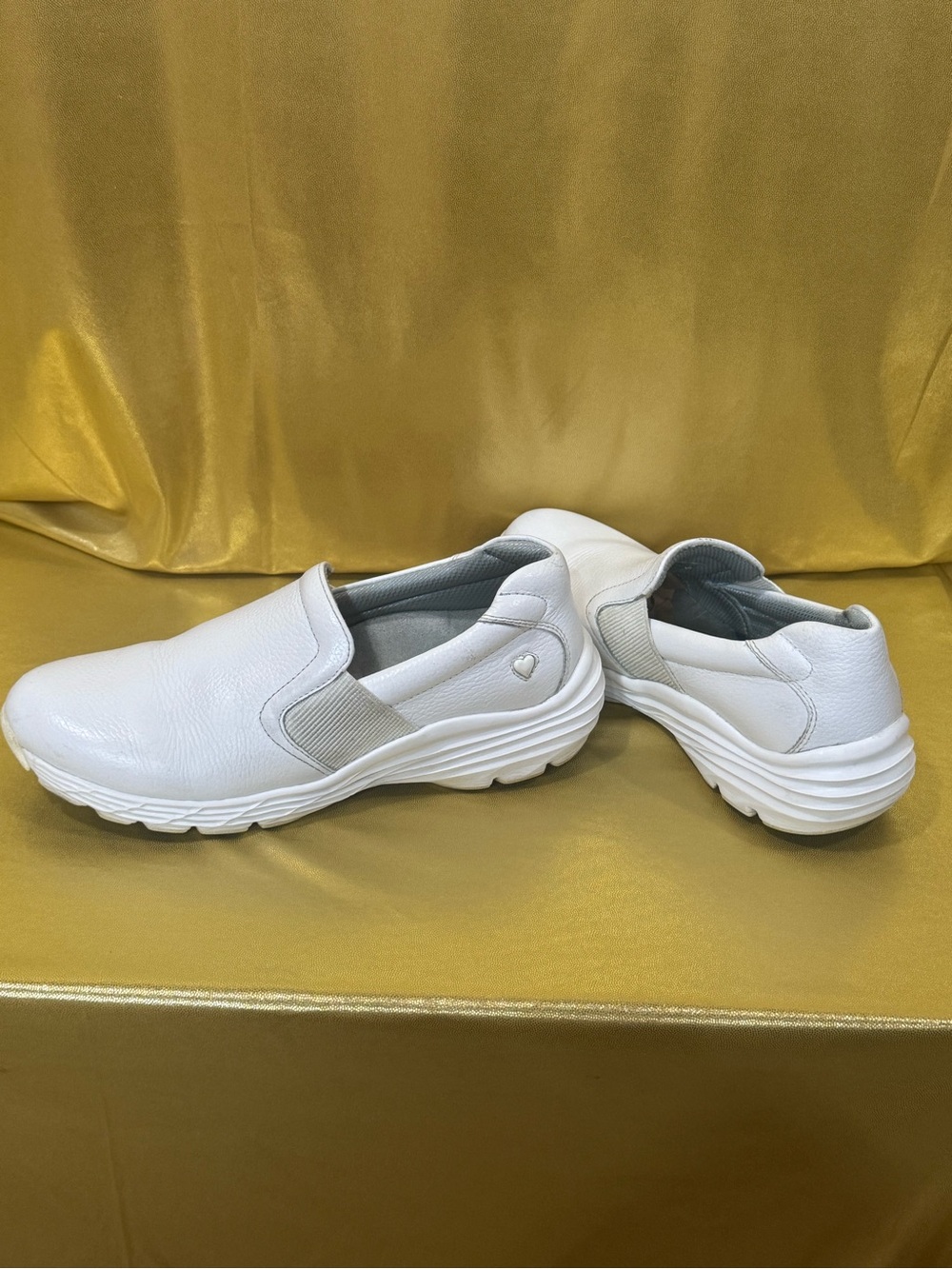 Nurse Mates Harmony White Leather Slip-Resistant Work Loafers Size 7.5